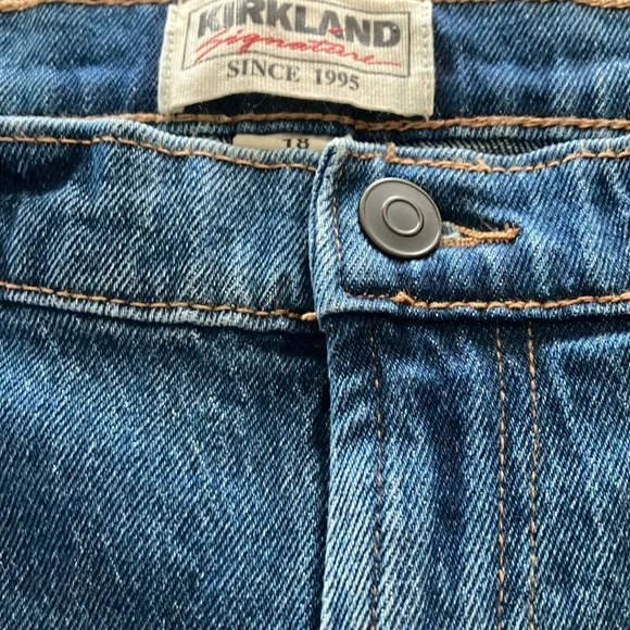 NWT. KIRKLAND SIGNATURE HIGH-RISE STRAIGHT JEAN - Picture 2 of 7